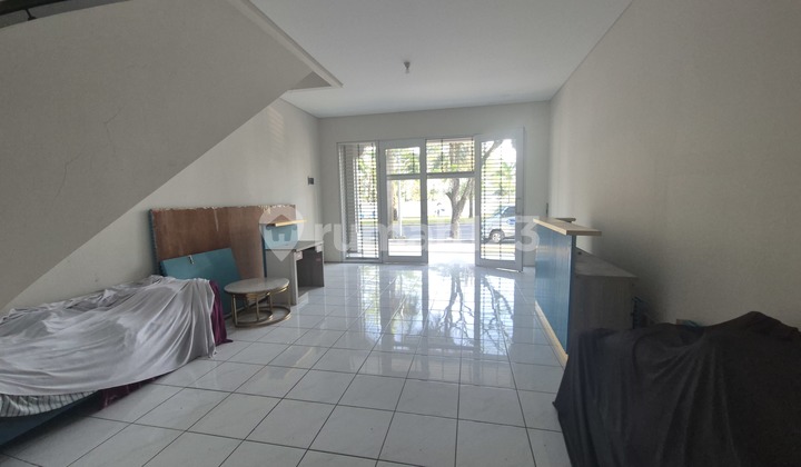 Rent Luck! 2-Story Shop House in a Strategic Location in the Kota Baru Parahyangan Area, Bandung 1