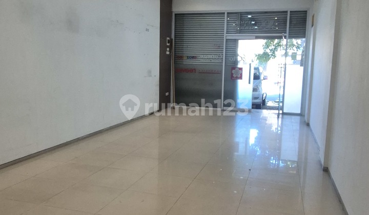 Prime Main Road Location! For Rent: 4-Storey Shop House Ideal for All Businesses in Pajajaran, Bandung