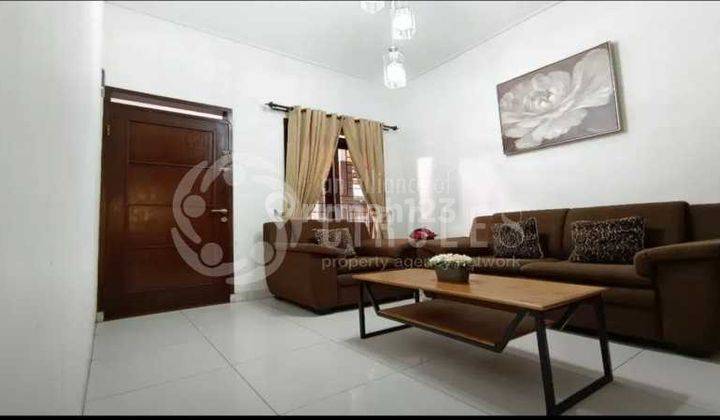 Wajib Banget Lirik Rumah Cantik Semi Furnish di Taman Holis Indah 2