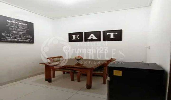Wajib Banget Lirik Rumah Cantik Semi Furnish di Taman Holis Indah 5