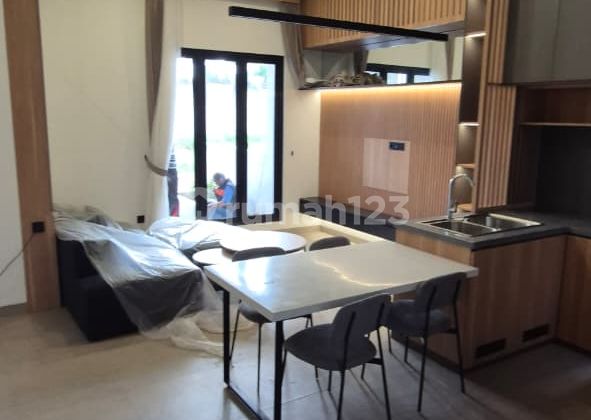 Halaman Belakang Luas, Rumah Indent Berlokasi Di Kawasan Elite Setra Duta, Bandung