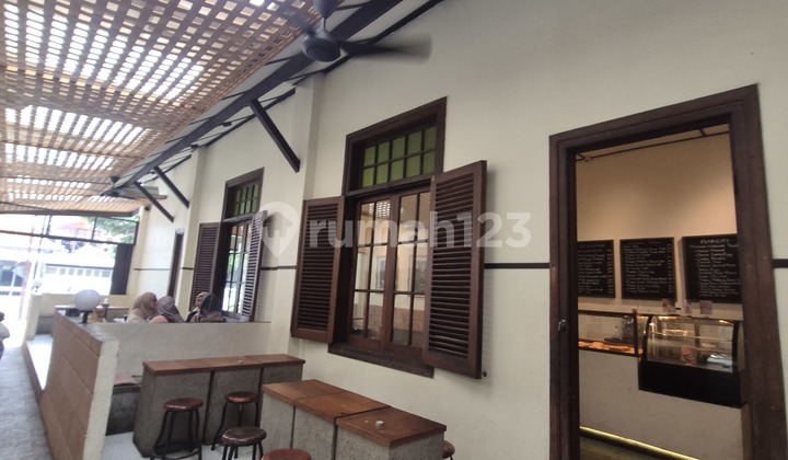 Perfect for Business! Shophouse Space for Rent in a Strategic Location in Sumurbandung Area, Bandung