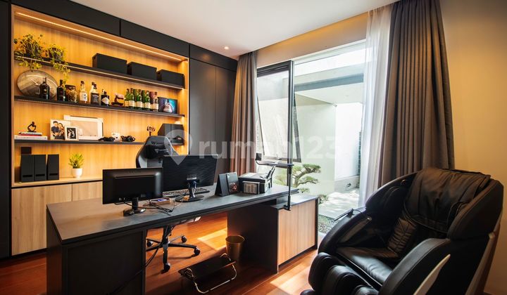 Turun Harga, Luxury House dengan View Danau di Kawasan Prime Kota Baru Parahyangan, Bandung 2