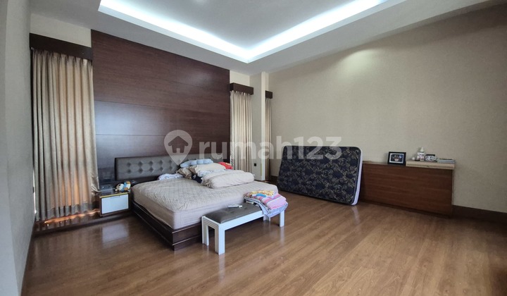 Harga Lebih Murah! For Rent, Rumah Mewah Dengan Fasilitas Lengkap di Mainroad Singgasana, Mekar Wangi, Bandung 2