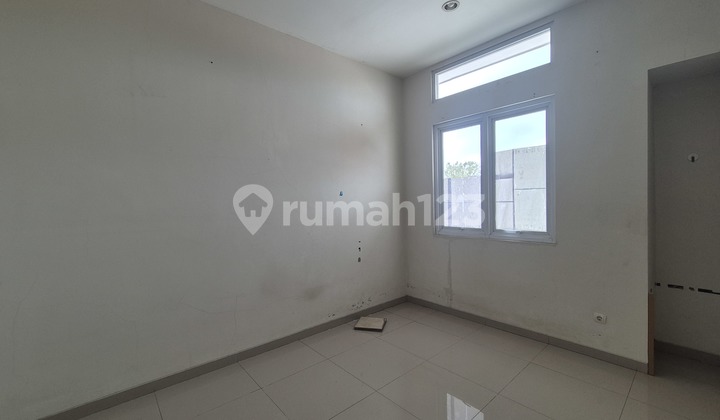 Disewakan Rumah Nyaman Siap Huni Berlokasi Dikawasan Kota Baru Parahyangan, Bandung 2