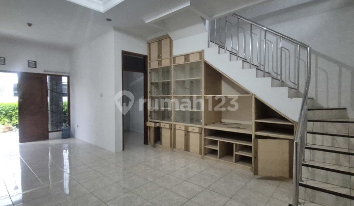 Best Deal! Turun Harga Rumah Lokasi Ditengah Kota, dengan Kondisi Rapi dan Terawat, di Pasadena, Bandung