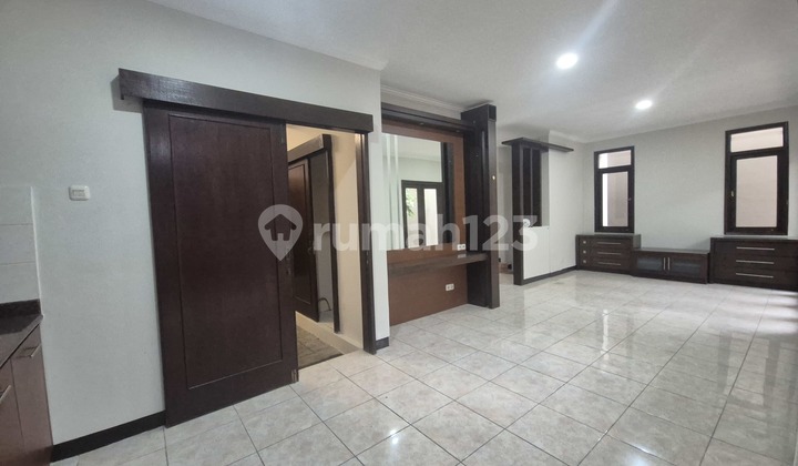 Ga Perlu Ribet, Disewakan Rumah Klasik Full Furnish di Tatar Favorite Kota Baru Parahyangan, Bandung 1