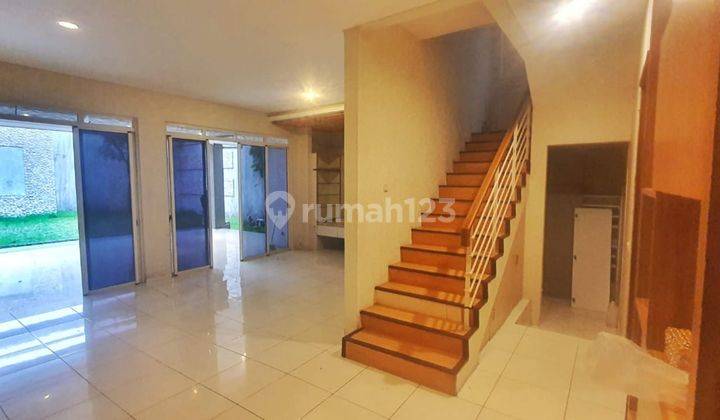Rapi Dan Terawat, Rumah Tinggal Cantik Di Kawasan Kota Baru Parahyangan, Bandung 2