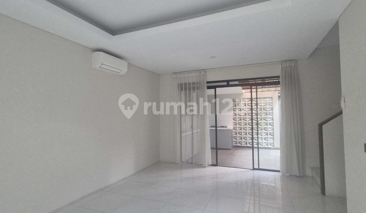 Sewa Cepat! Rumah Tinggal Nyaman Berlokasi Dikawasan Tenang Kota Baru Parahyangan, Bandung