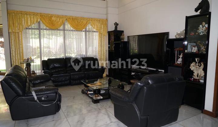 Location on the main road, a house with a large land area in the busy area of Sukamulya, Pasteur, Bandung. Location on the main road, a house with a large land area in the busy area of Sukamulya, Pasteur, Bandung.