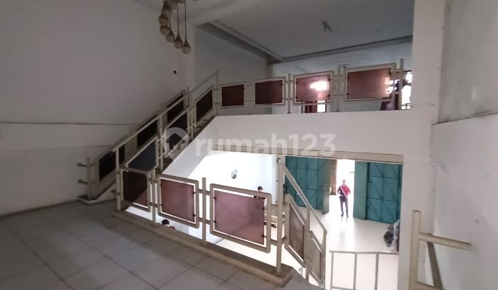 Strategic! City Center Shop House Suitable for All Businesses in the Bustling Otista Area, Bandung