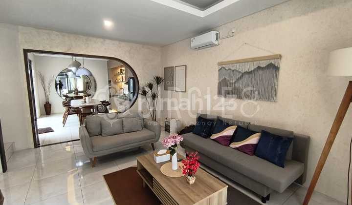 Rumah Mewah Siap Huni, Sudah Berfurniture, di Kota Baru Parahyangan, Bandung