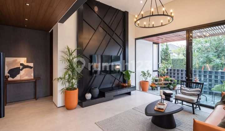 Fully Renovated! Rumah Siap Huni Berlokasi di Kawasan Kota Baru Parahyangan, Bandung