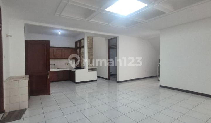 One Step From Maranatha University, Pasteur Wing. Boarding House can be used for Office in a Quiet and Strategic Area. 2