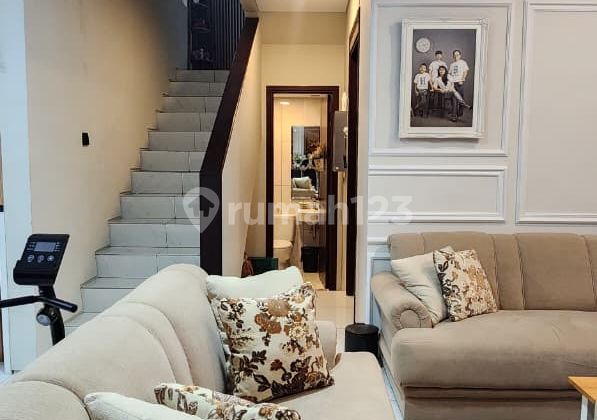 Sudah Renovasi! Rumah Cantik Siap Huni Berlokasi Diarea Tenang Kota Baru Parahyangan Bandung 2