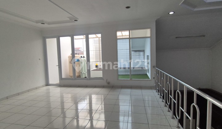 Jual Mantap! Rumah Tinggal Siap Huni Berlokasi Diarea Tenang Taman Holis Indah, Bandung 2