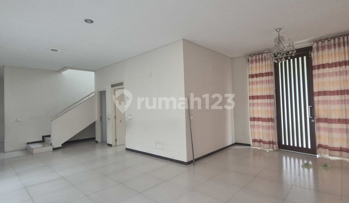 Jual Cepat! Rumah Minimalis, Lokasi di Tatar Nyaman, Kota Baru Parahyangan, Bandung