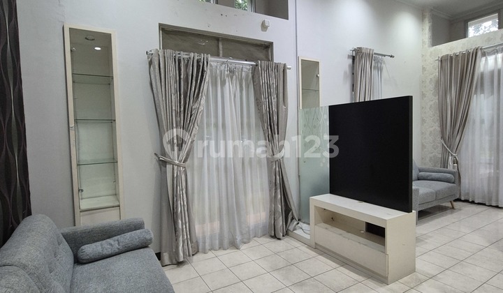 Rumah Lengkap Dengan Furniture Berlokasi Di Kawasan Tenang Kota Baru Parahyangan, Bandung