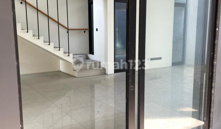 Dijual Cepat Rumah Grand Nayapati di Jalan Utama Kota Baru Parahyangan, Bandung 2