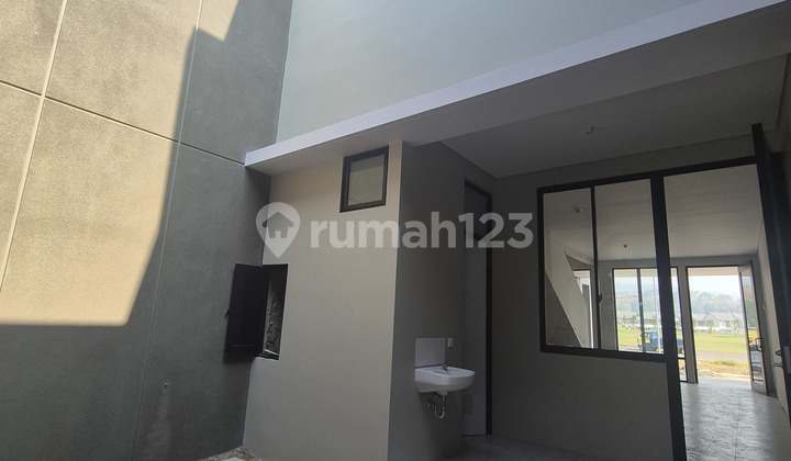 New Shophouse, Located in the Busiest Shophouse Complex of Sasakirana, Kota Baru Parahyangan, Bandung New Shophouse, Located in the Busiest Shophouse Complex of Sasakirana, Kota Baru Parahyangan, Bandung