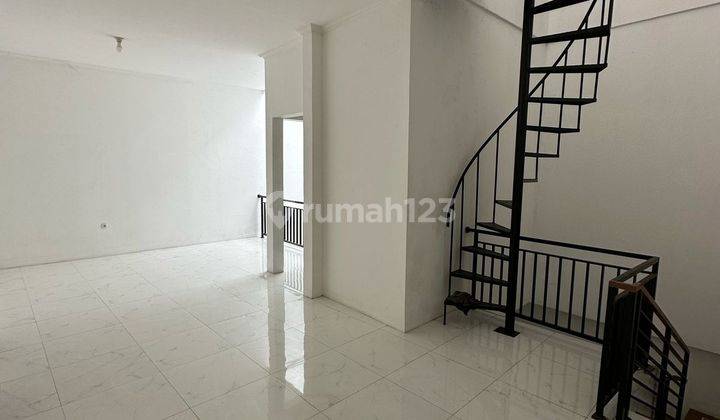 Rumah Bagus Lokasi Strategis di Jalan Melur Rawabadak Jakarta 2