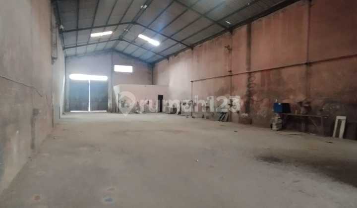 Disewakan Gudang di Tritan Taman Sda