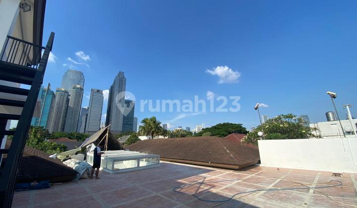 For Quick Rent: 2-Story House 5 Bedrooms Area 1350m² Private Pool SCBD South Jakarta