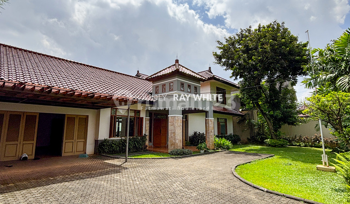 A Strategic House in Cipete Near MRT & Urban Forest A Strategic House in Cipete Near MRT & Urban Forest