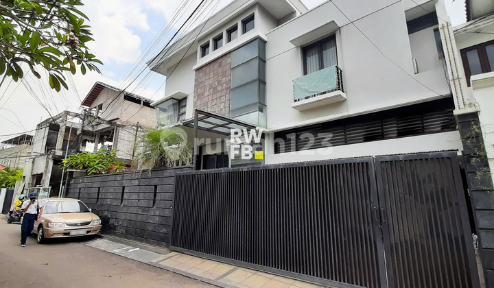 Rumah furnished area Kemang bebas banjir Rumah furnished area Kemang bebas banjir