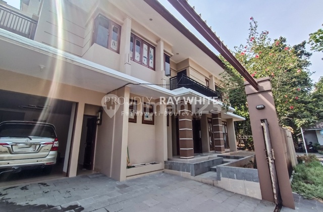 RUmah Asri Depan Taman di Alam Segar Pondok Indah 2