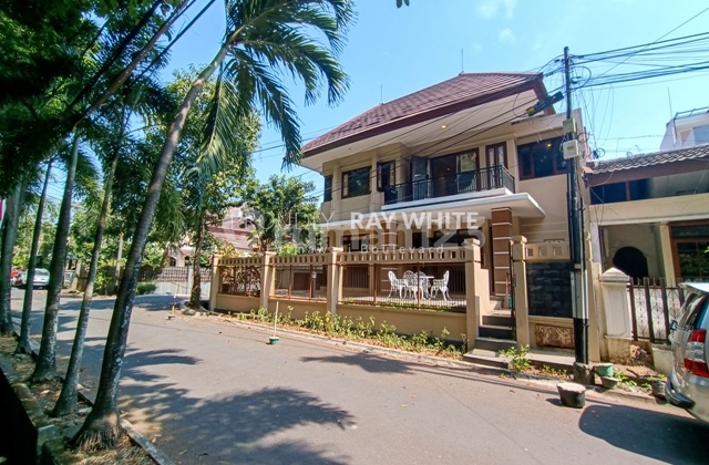 Fresh House in Front of the Park in Alam Segar Pondok Indah