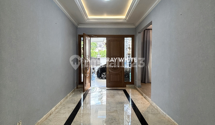 Luxury House Ready to Occupied, Just a Step Away from Kemang Raya! 2