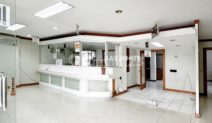 Large 3-Story Shop House on Kalimalang Main Road, Near Becakayu Toll Road 2