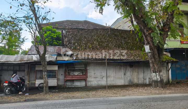 For Sale: Former Swiftlet Bird's Nest House, ideal for business use in Godong, Grobogan. Price negotiable until sold. For Sale: Former Swiftlet Bird's Nest House, ideal for business use in Godong, Grobogan. Price negotiable until sold.