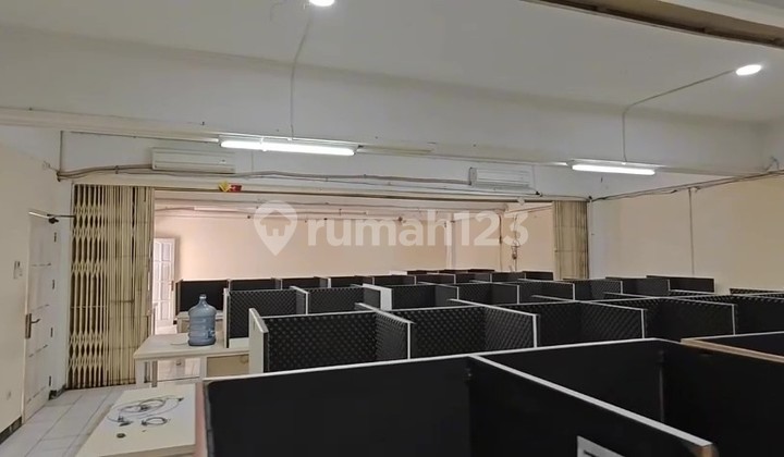 For Sale: Nice 3-Story Office Building, 1500m2 Area in Citarum, Semarang 2