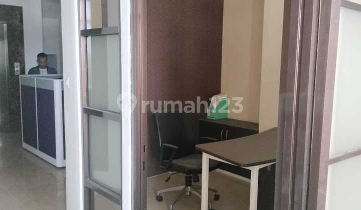 Nice HGB Shop House for Rent, 602m2 Area, Gajahmada, Semarang 2