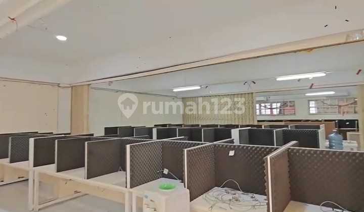 Rent 3-story Nice Office Building Area 1500 m2 in Citarum, Semarang