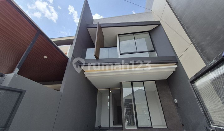 New House High Quality Manyar Kertoadi East Surabaya