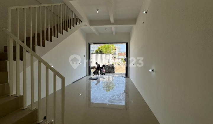 Ruko baru samping pakuwon city menghadap jalan raya surabaya timur . Ruko baru samping pakuwon city menghadap jalan raya surabaya timur .