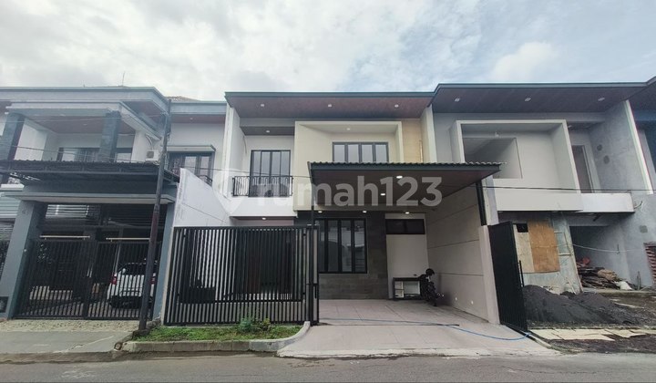 Modern New Beach House Mentari Row Street 3 Cars Surabaya