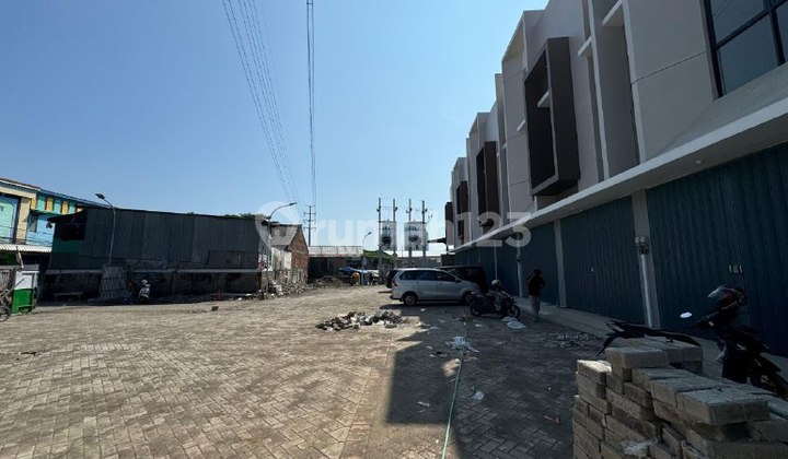 New shop house next to Pakuwon City facing East Surabaya highway. 2