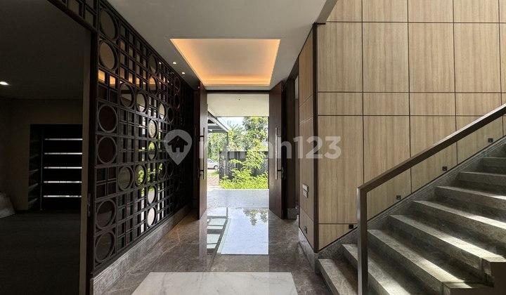 New Luxurious House in Double Way Regency 21 East Surabaya 2