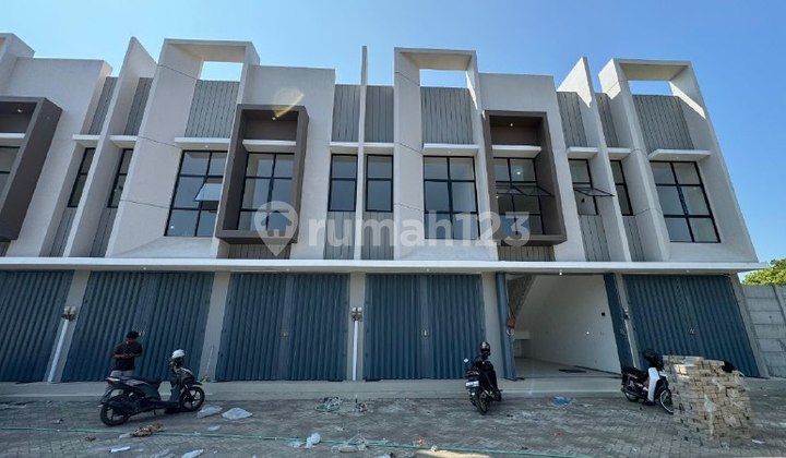 New shop house next to Pakuwon City facing East Surabaya highway. New shop house next to Pakuwon City facing East Surabaya highway.