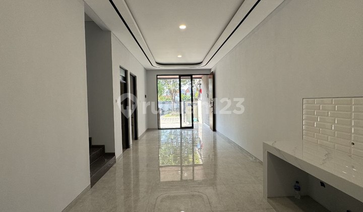 New house in Manyar Tompotika near Petra, Kertajaya, and Manyar Kertoarjo Surabaya. 2