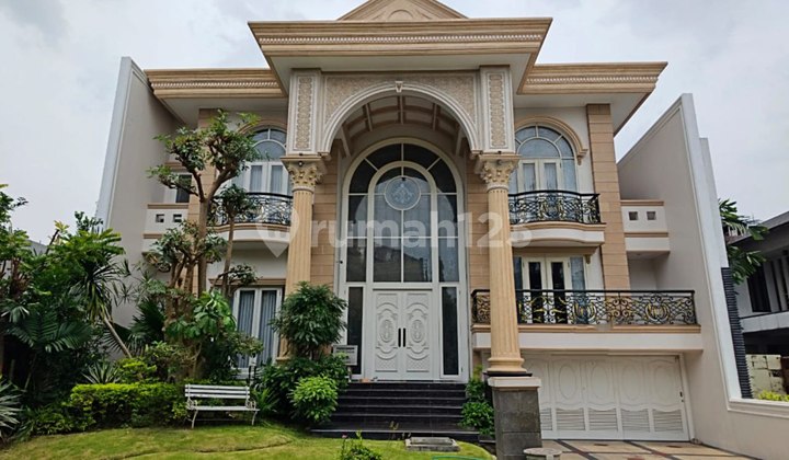 Rumah Mewah Pakuwon Indah Bentuk Classic Surabaya Barat