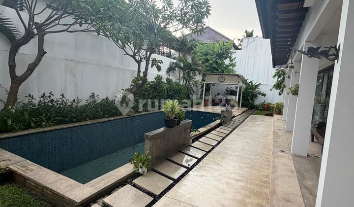 Rumah Isen Vibe Villa Ada Pool dan Furnish Surabaya Barat