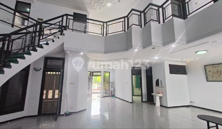 Rumah Mewah di Raya Sutorejo Prima Surabaya Timur