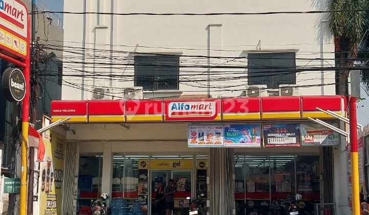 Attached Shophouse Area 220m2 on Merdeka Street Karawaci 1