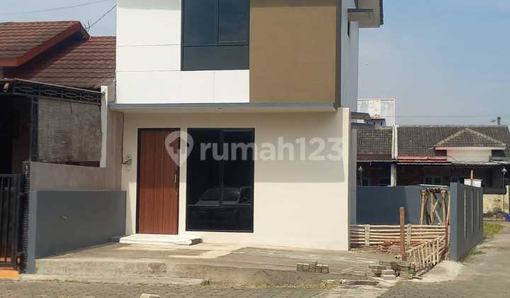 Rumah 2 Lantai Bangunan Baru Siap Huni Semarang  2