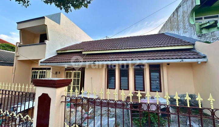 RUMAH SIAP HUNI PONDOK CHANDRA RENOVASI MODERN, LINGKUNGAN ASRI